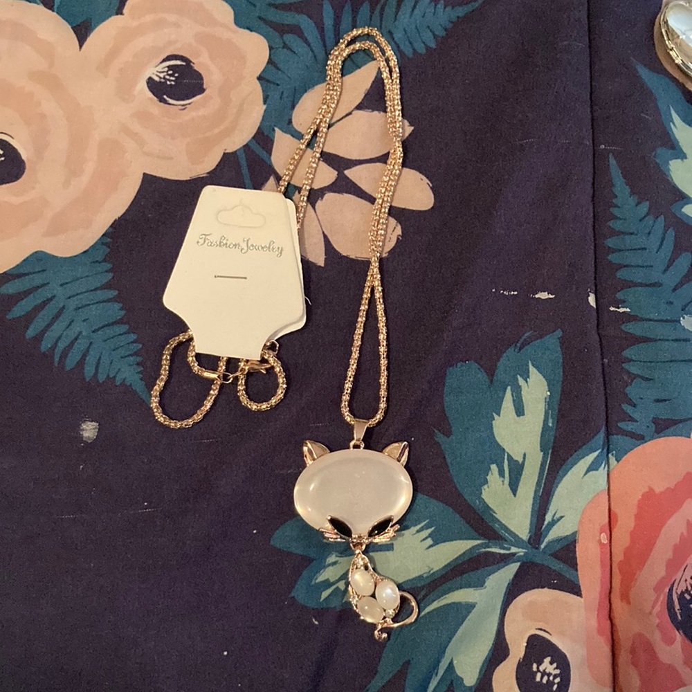 Cat diamond necklace rose gold